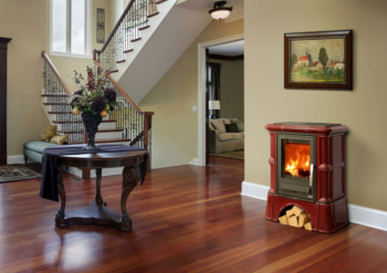 abx_bavaria_kafelnyi_tsokol Кафельная печь-камин ABX Bavaria с кафельным цоколем в интерьере