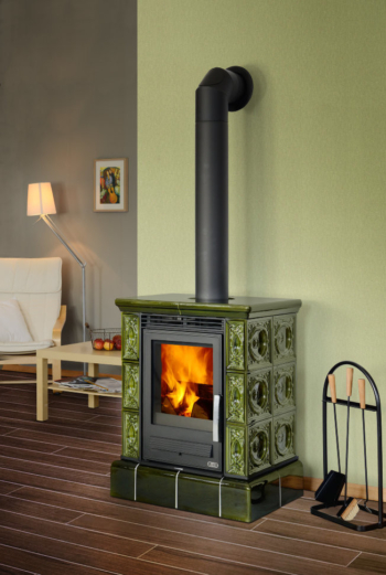 abx_helvetia_kafelnyi_tsokol_zelenaya_v_interere Кафельная печь-камин ABX Helvetia с кафельным цоколем цвет зеленый в интерьере
