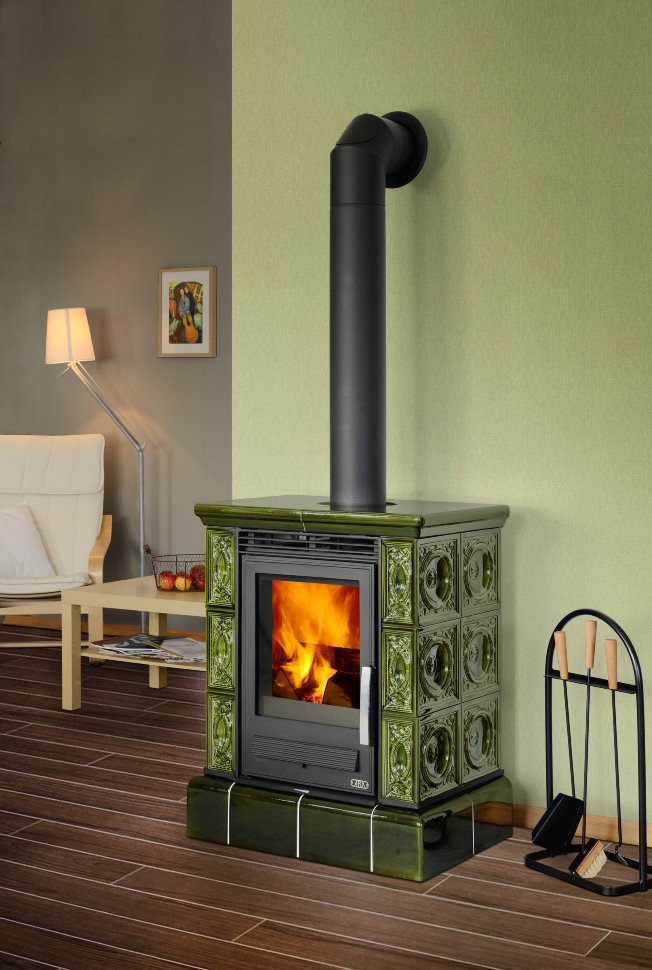 abx_helvetia_kafelnyi_tsokol_zelenaya_v_interere Кафельная печь-камин ABX Helvetia с кафельным цоколем цвет зеленый в интерьере